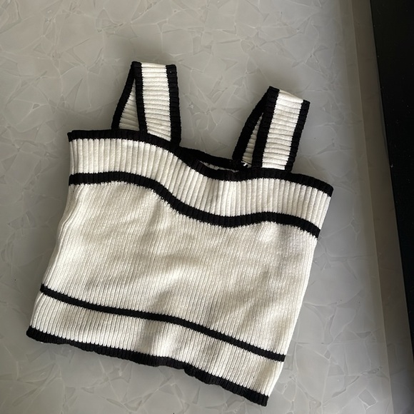NWOT Black and White Ribbed Crop - Picture 1 of 4